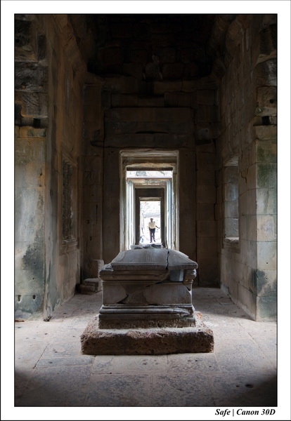 2006 - 07 - Temple angkor - Bantea Samre 25